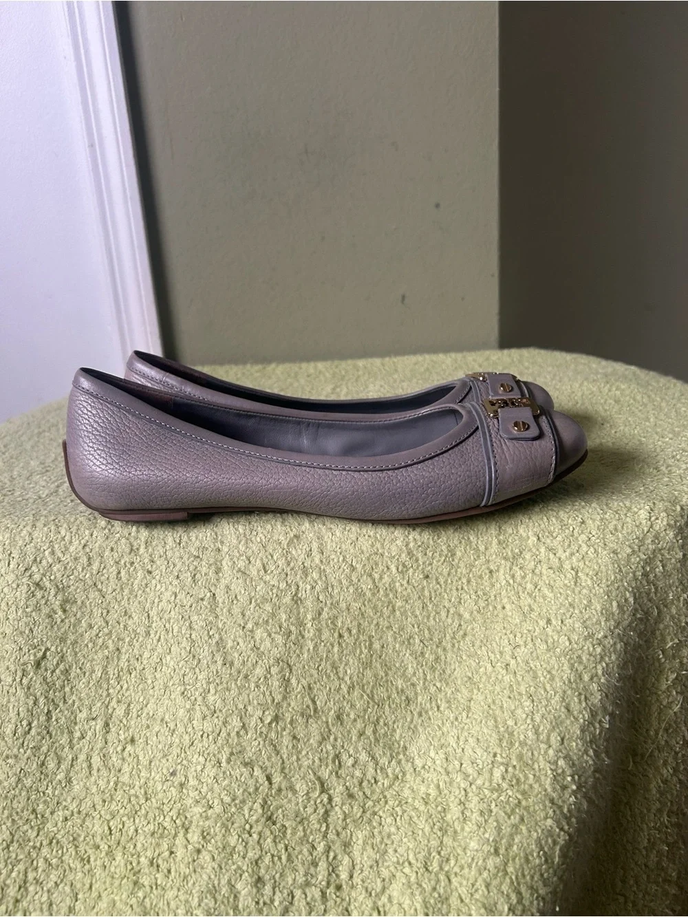 Tory Burch grey Leather Ballet Flats with Gold Logo Sz 9.5